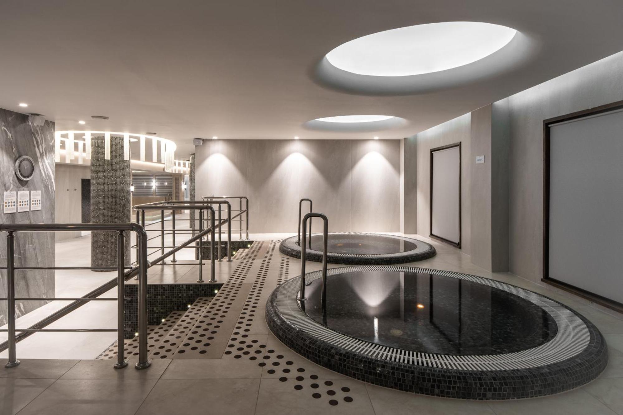 Aquaperla Hotel & Spa Chisinau Bagian luar foto
